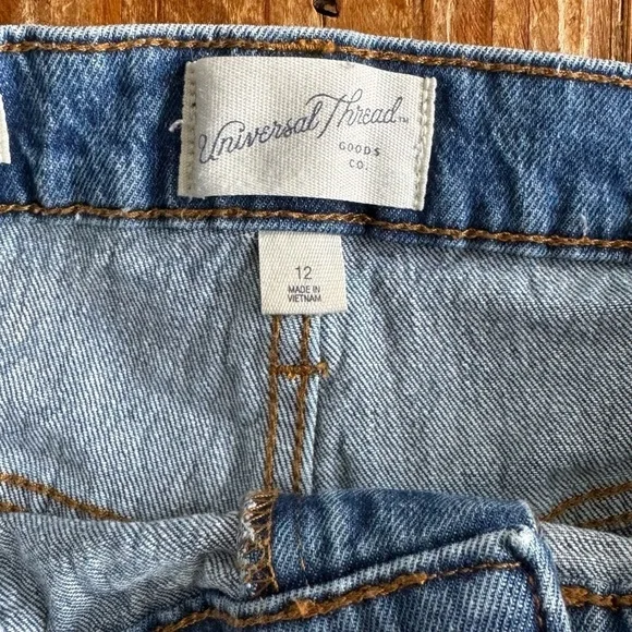 EUC Universal Thread High Rise Shortie denim short - Picture 2 of 4